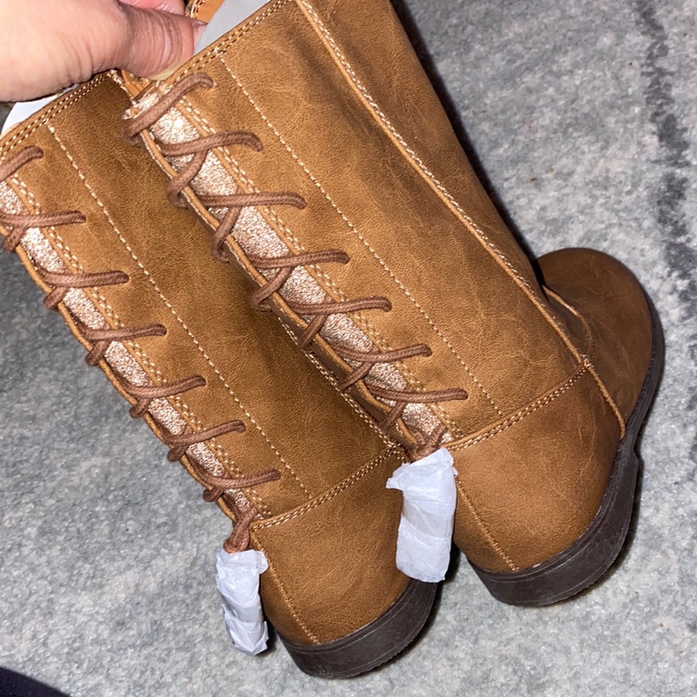 Kids boots for fall winter .